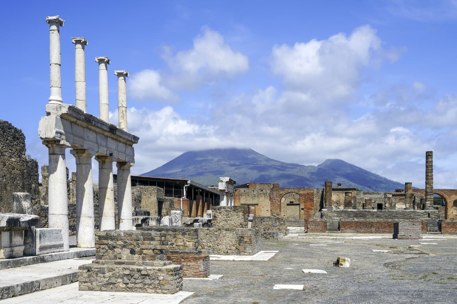 A week in Naples for the America's Cup 2027 — races, Pompeii, islands