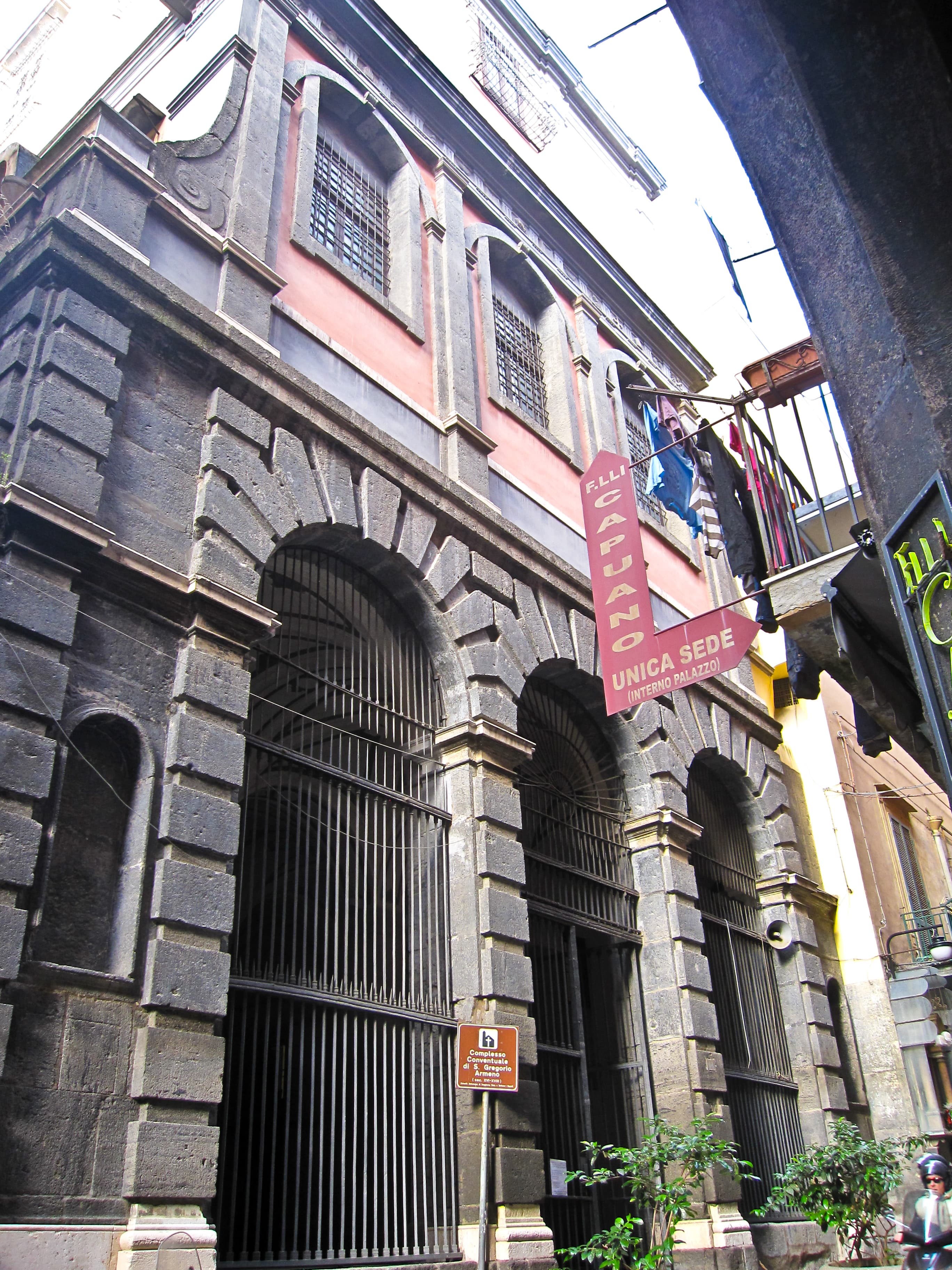San Gregorio Armeno — la strada del Natale tutto l'anno