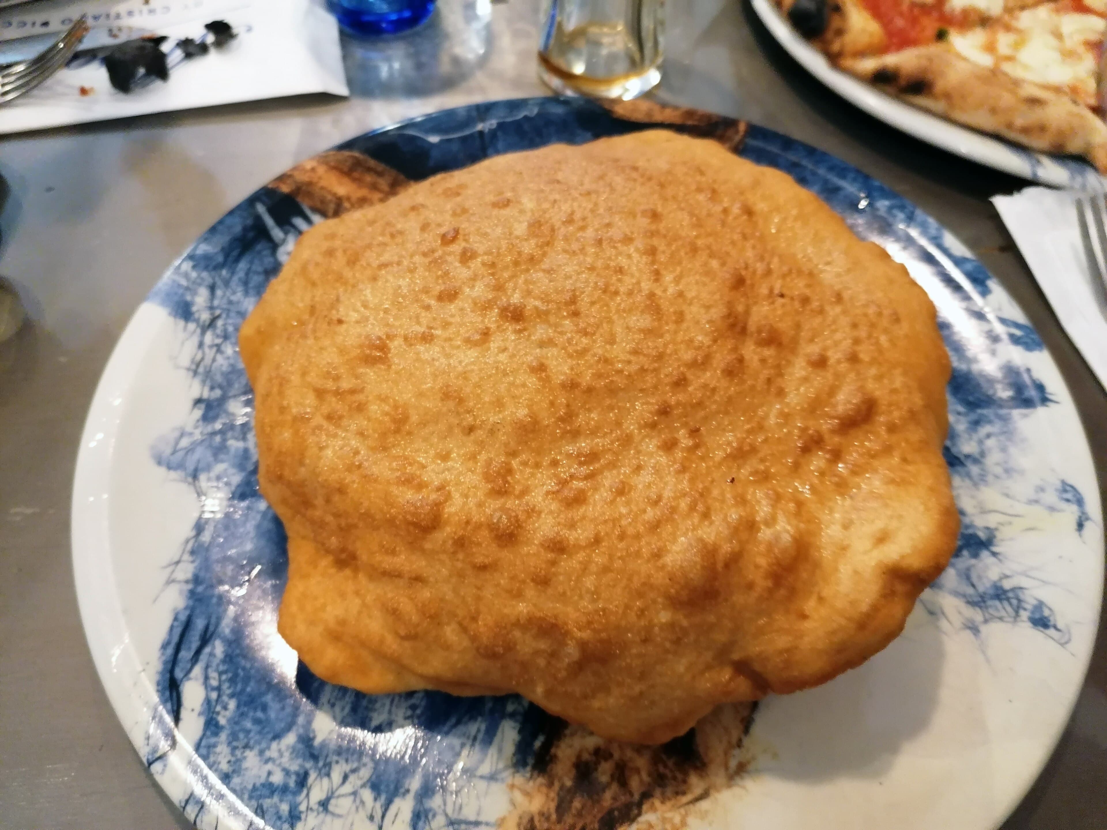 Naples a piedi, mangiando: la mappa dello street food