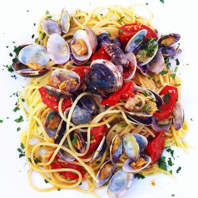 Spaghetti alle vongole — il piatto inventato a Napoli