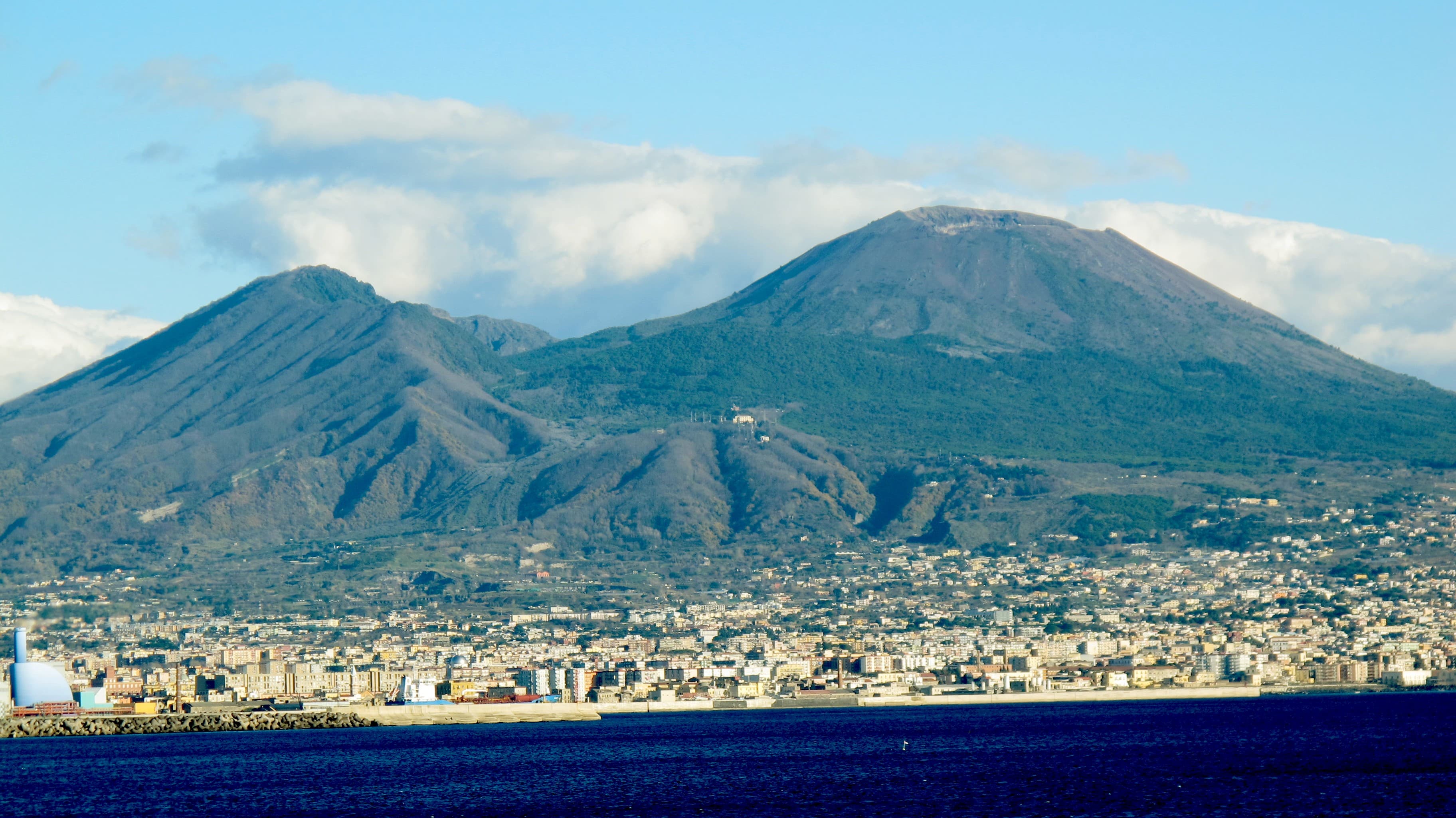 Salire sul Vesuvio — al cratere e ritorno